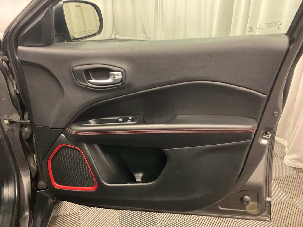 Used 2018 Jeep Compass Trailhawk w/ Navigation Group AWD/4WD image 25