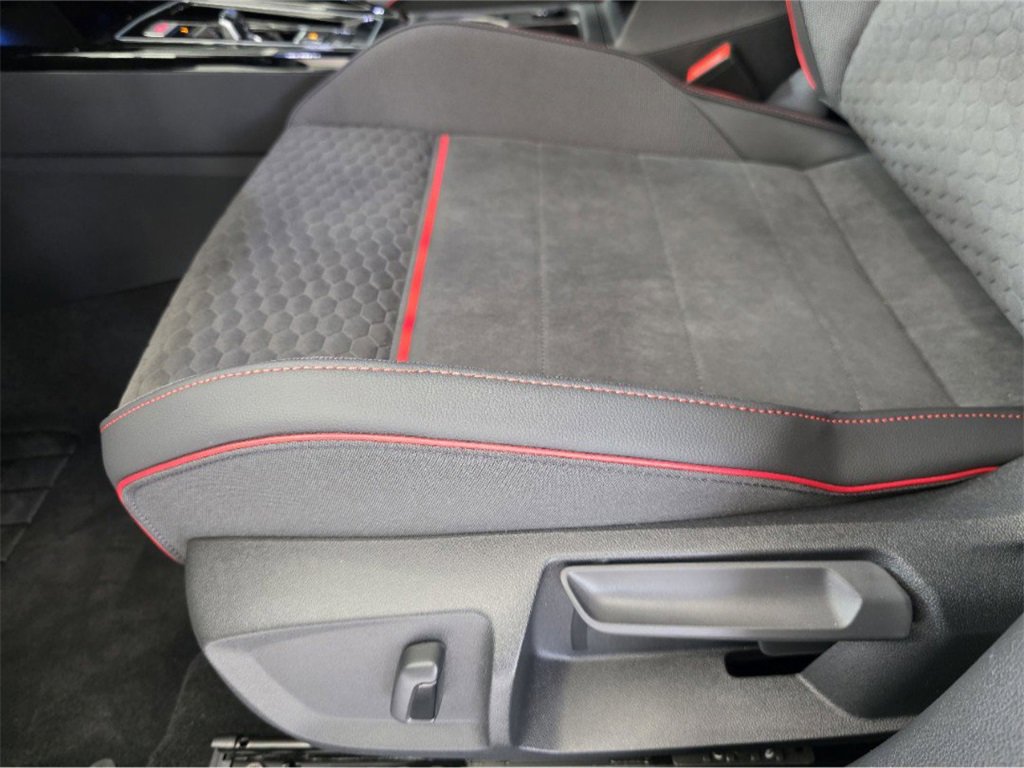 New 2025 Volkswagen GTI SE image 18