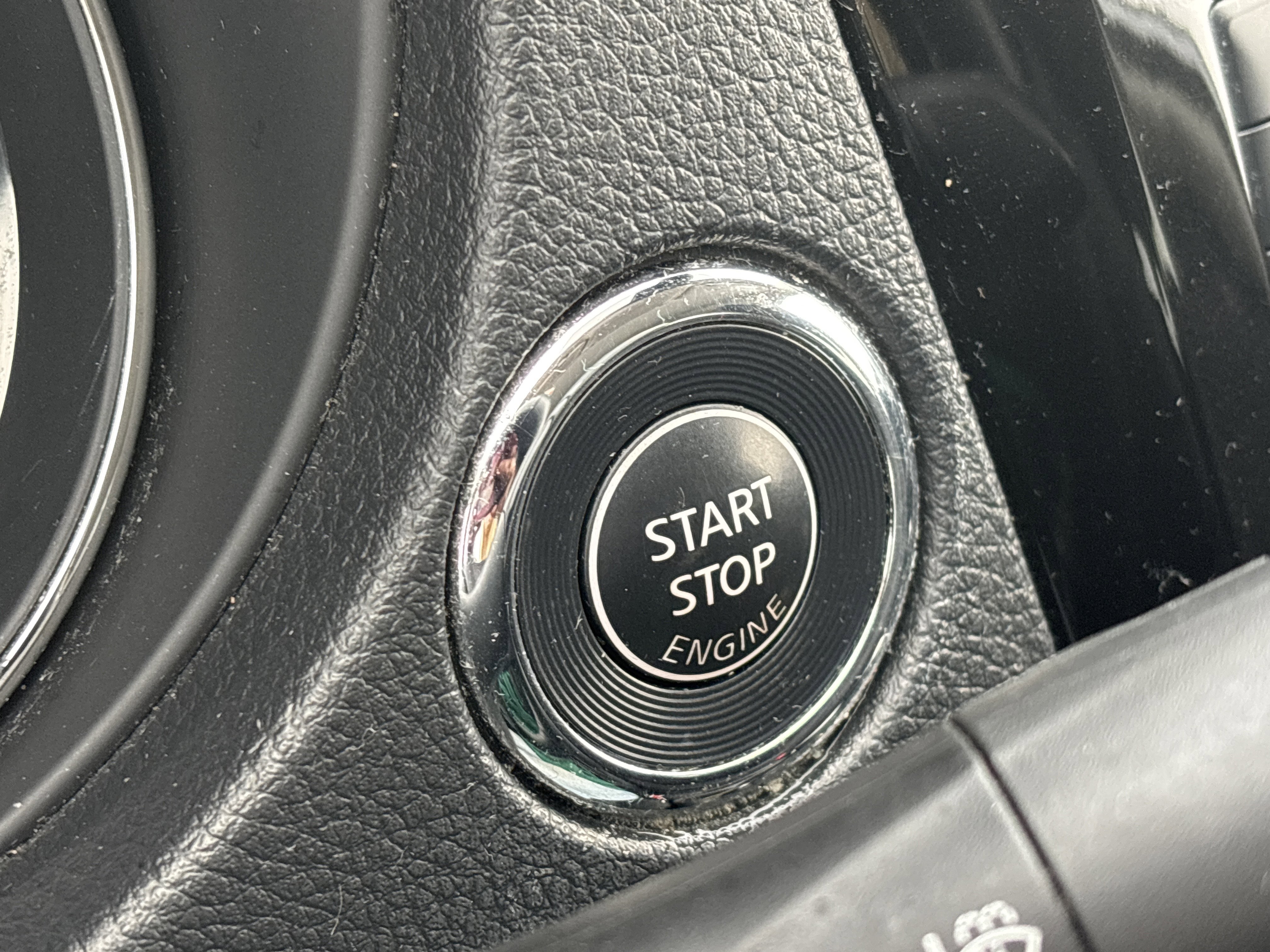 Used 2020 Nissan Rogue SV image 23