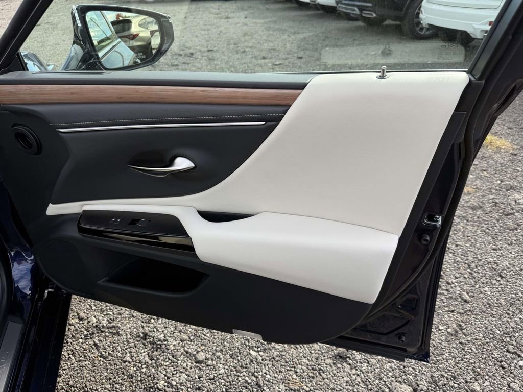 Used 2025 Lexus ES 350 Premium image 16