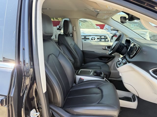 Used 2024 Chrysler Pacifica Touring-L FWD image 27