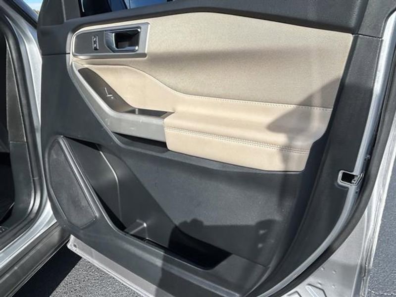 Used 2020 Ford Explorer XLT w/ Comfort Package image 23