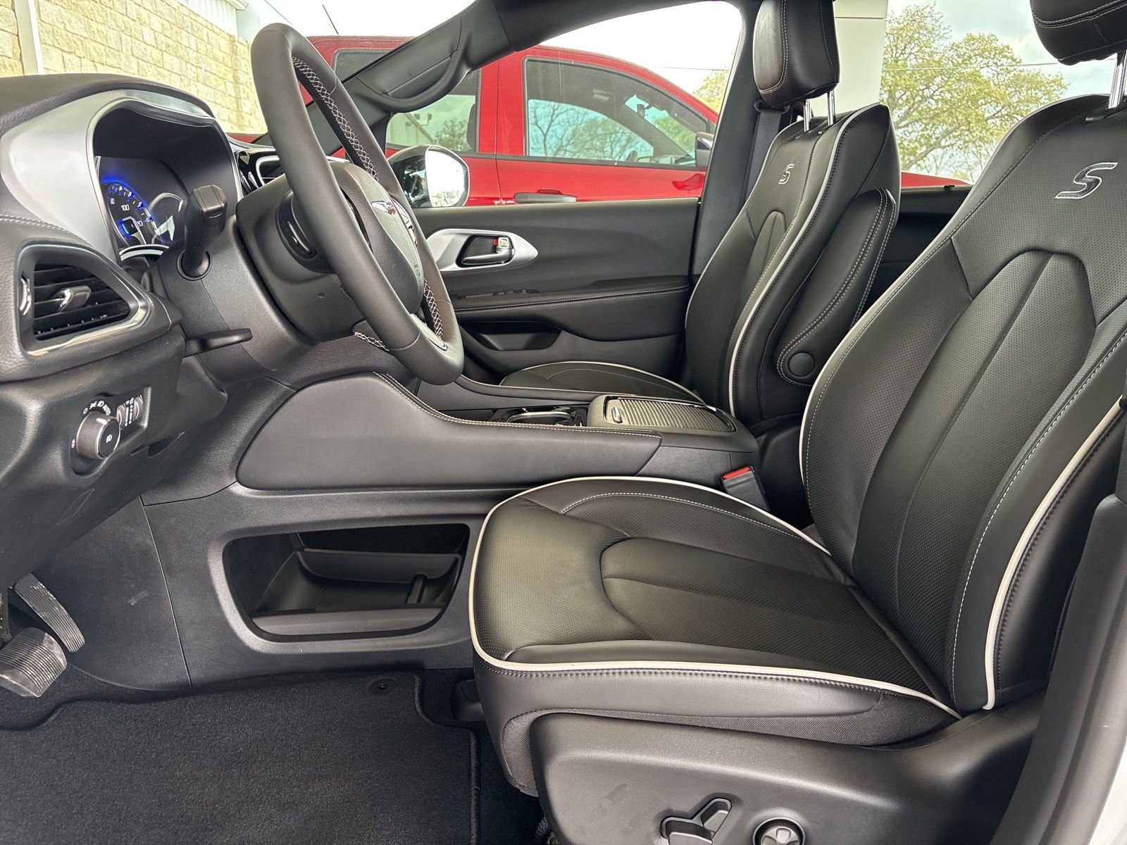 New 2026 Chrysler Pacifica Limited w/ S Appearance Package image 15