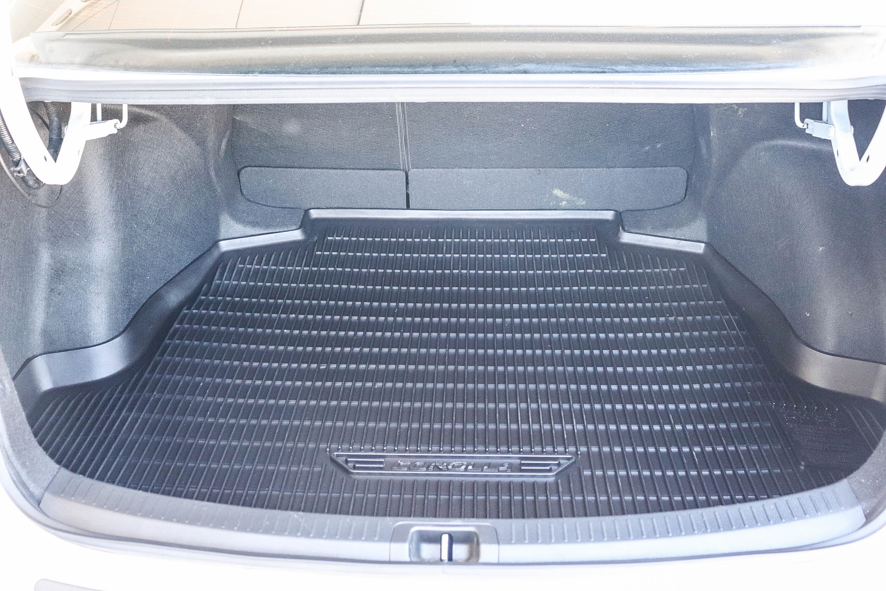 Used 2024 Toyota Corolla LE FWD image 30