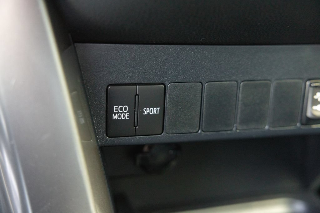 Used 2018 Toyota RAV4 XLE w/ All Weather Liner Package FWD image 20
