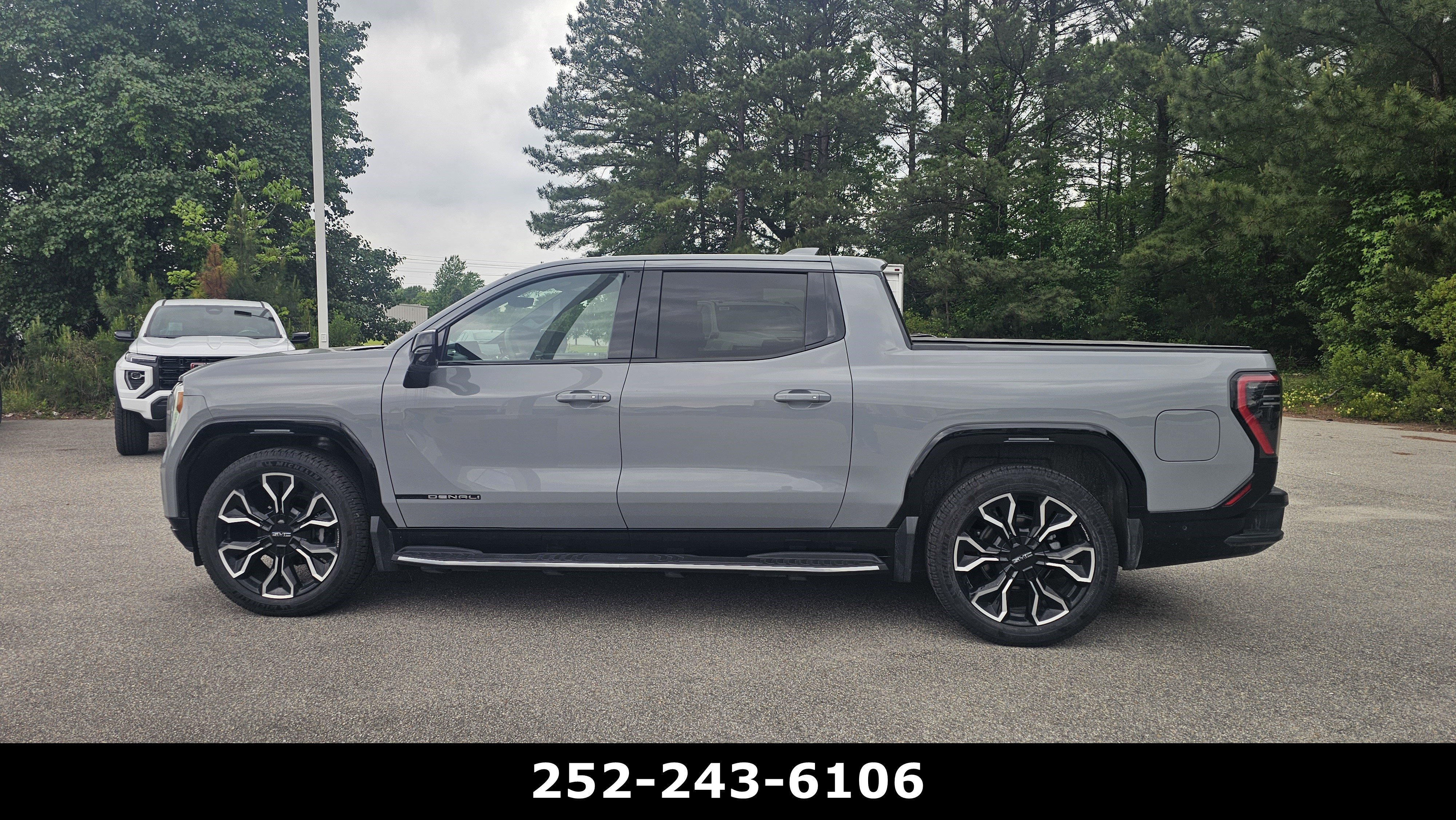 Used 2024 GMC Sierra EV Denali AWD/4WD image 4