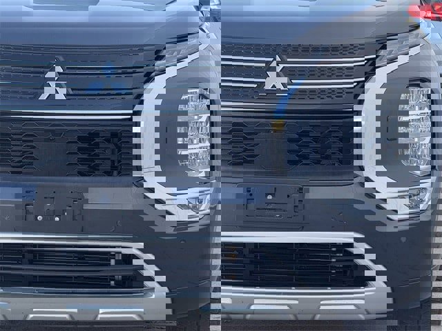 Used 2024 Mitsubishi Outlander SE image 9