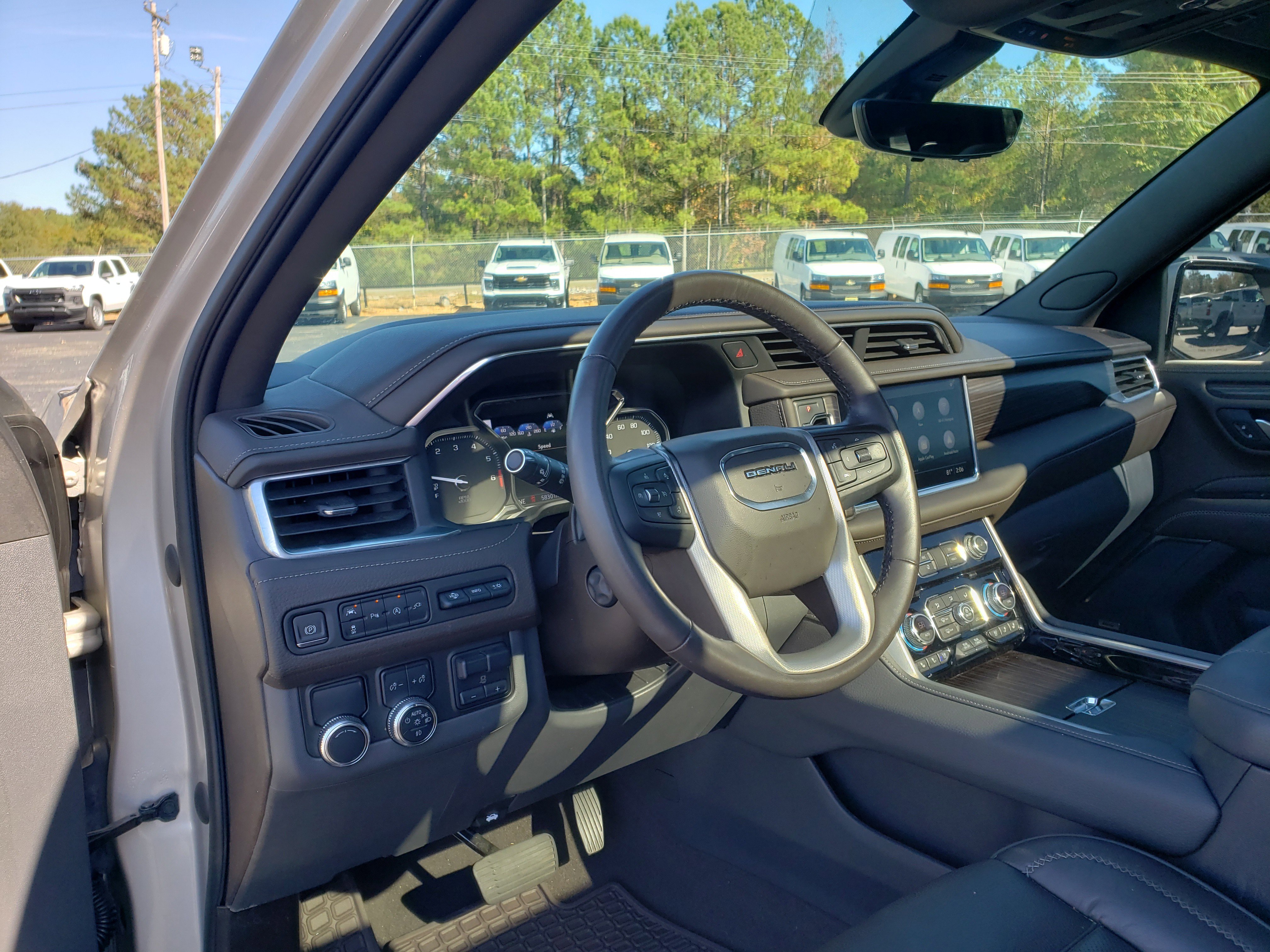 Used 2021 GMC Yukon Denali w/ Denali Premium Package image 28
