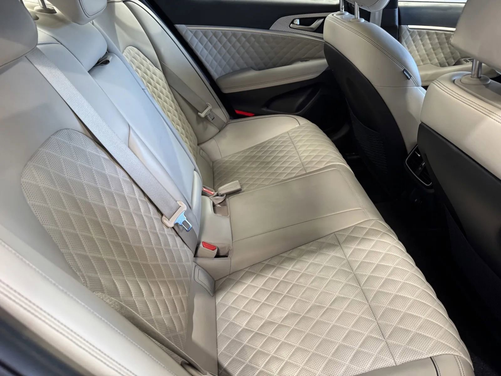 Used 2023 Genesis G70 3.3T w/ Sport Prestige Package RWD image 8