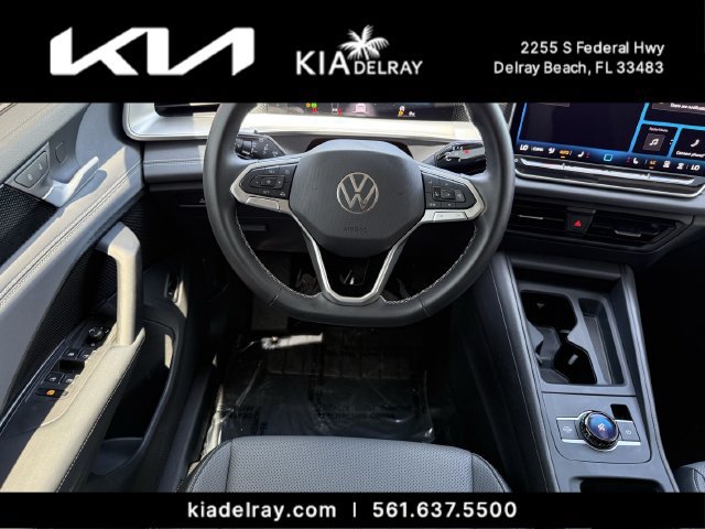 Used 2025 Volkswagen Tiguan SE FWD image 13