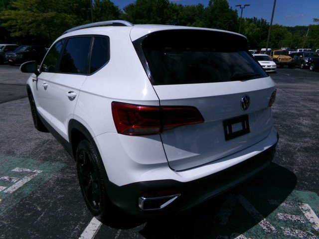 Used 2022 Volkswagen Taos SEL w/ Panoramic Sunroof Package FWD image 7