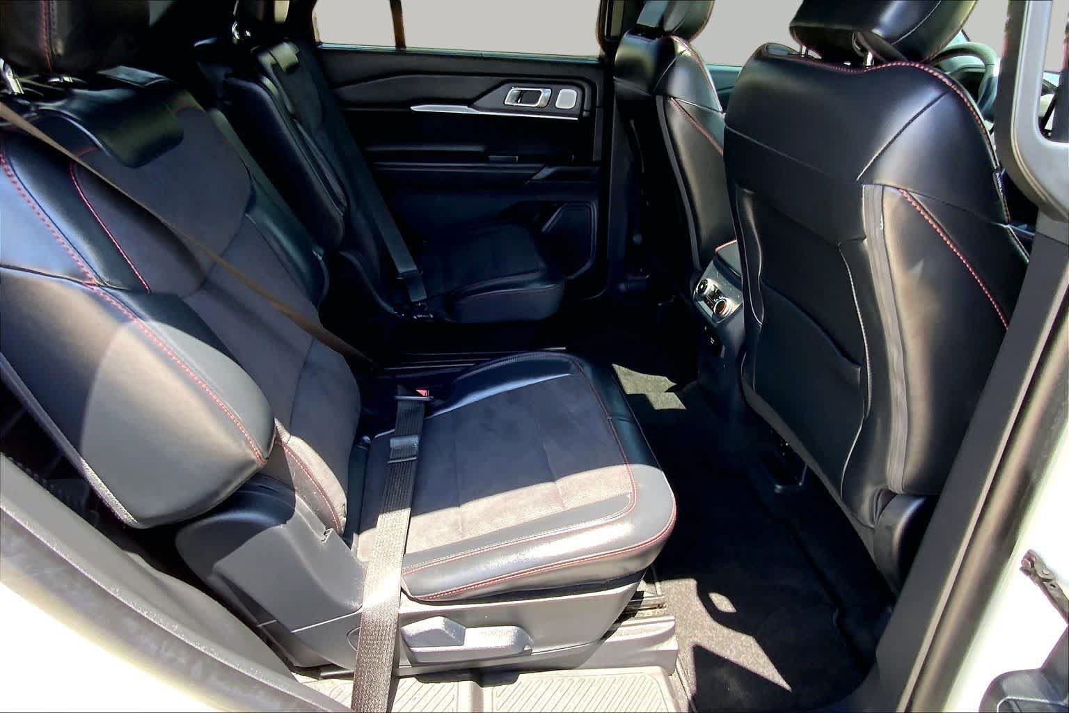 Used 2025 Ford Explorer ST AWD/4WD image 19