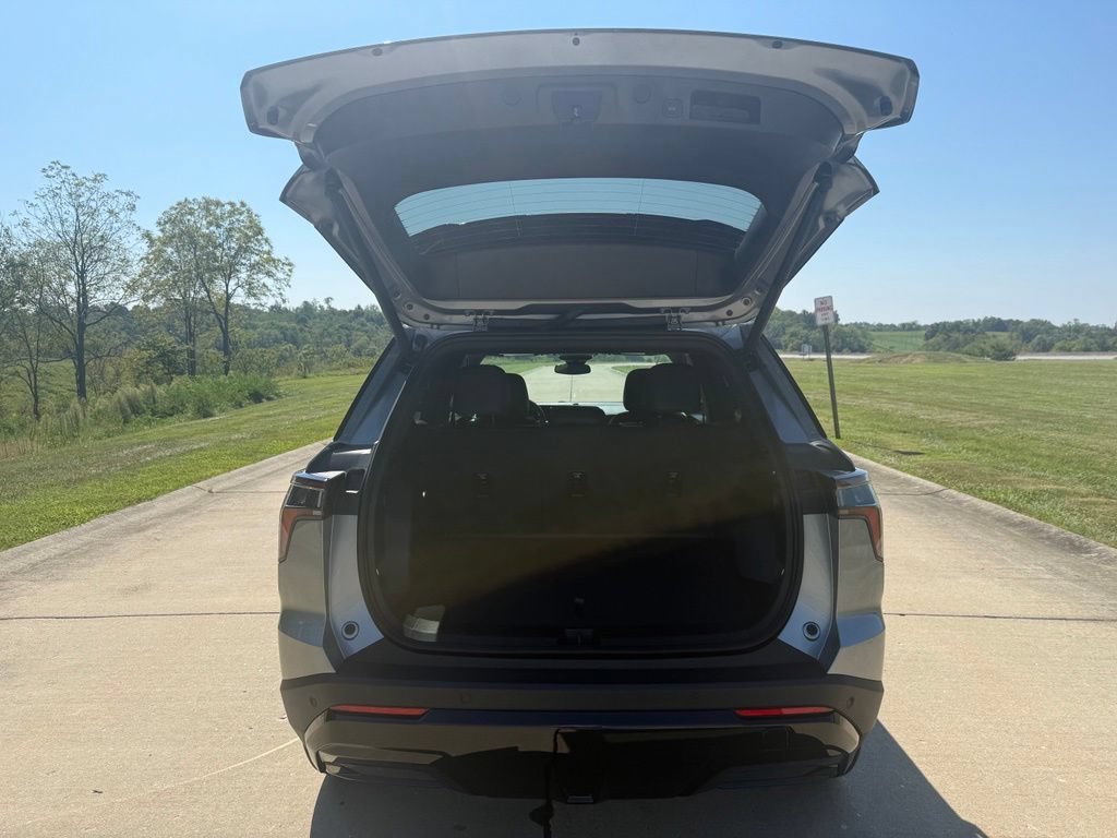 New 2027 Chevrolet Equinox RS w/ Convenience Package III FWD image 6