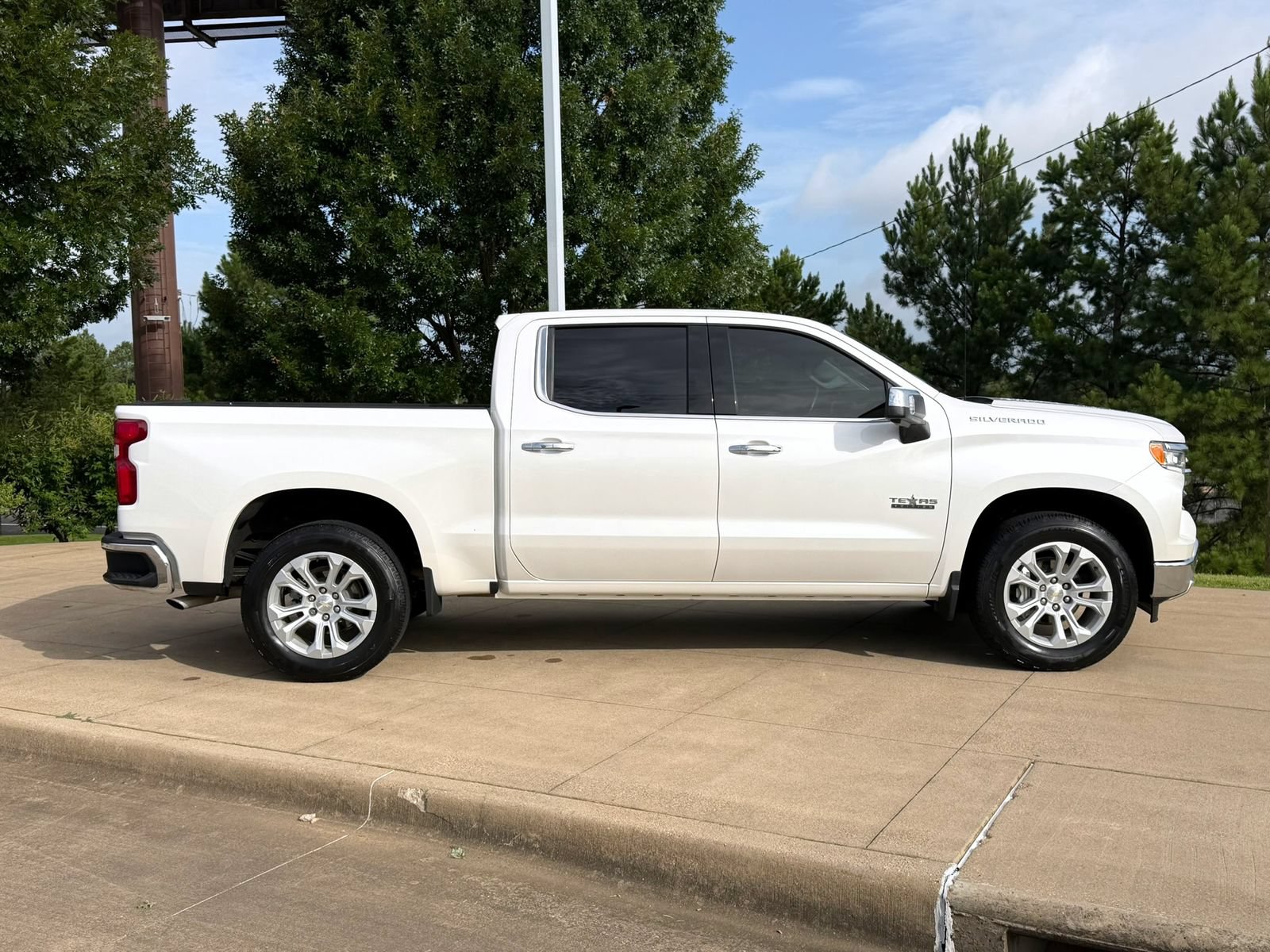 Used 2022 Chevrolet Silverado 1500 LTZ w/ Technology Package RWD image 7