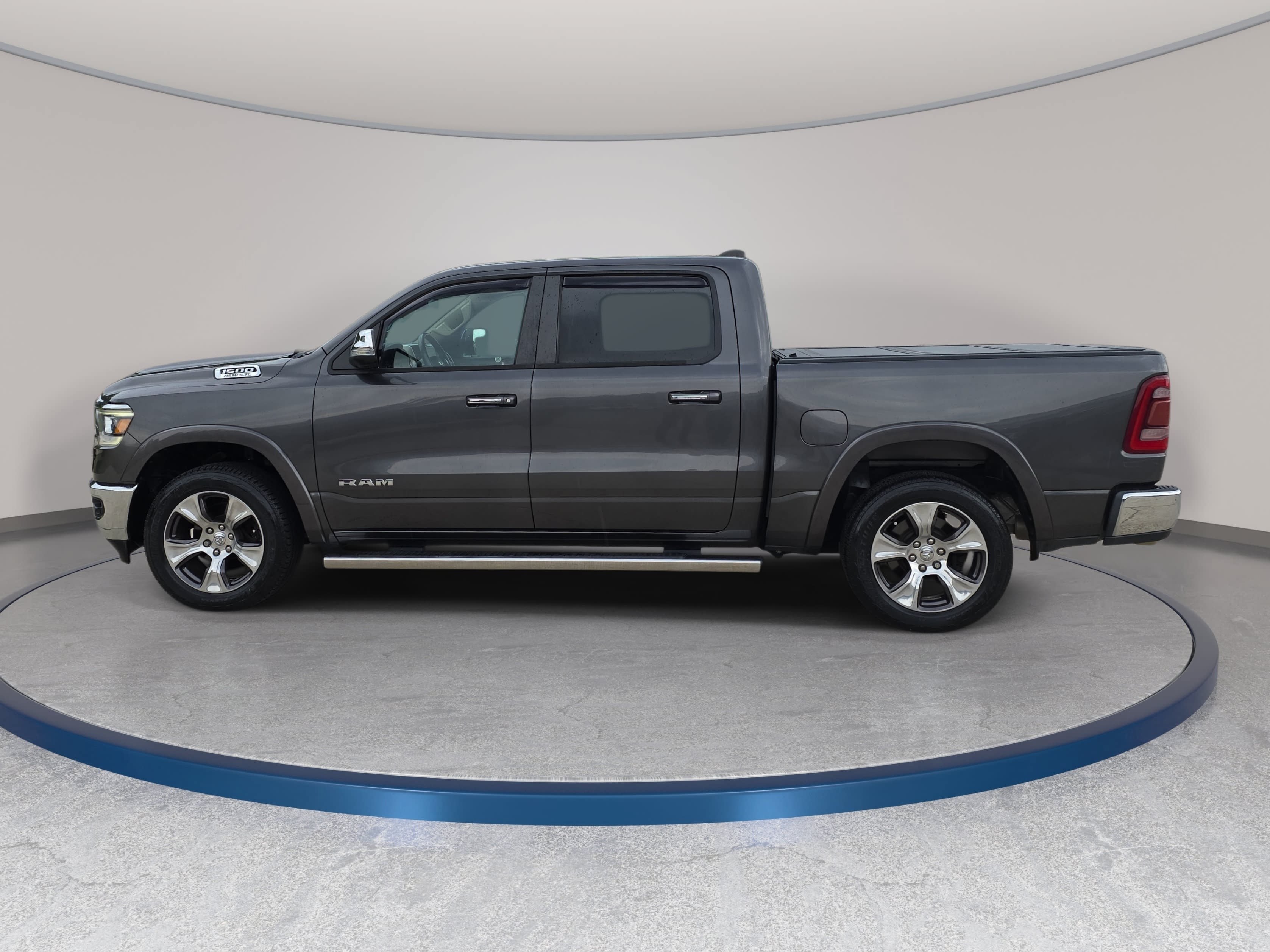 Used 2019 RAM 1500 Laramie AWD/4WD image 9