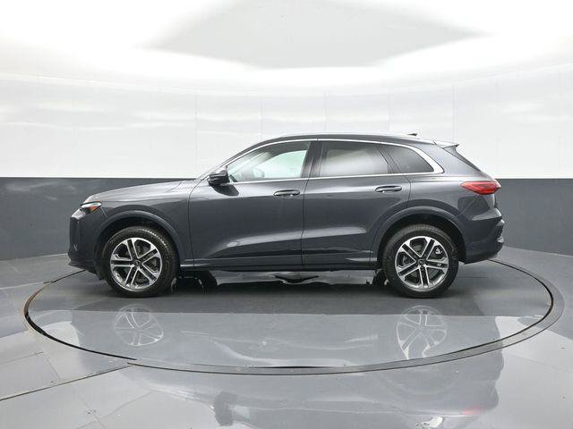 Used 2025 Audi Q5 Premium w/ Convenience Package AWD/4WD image 4