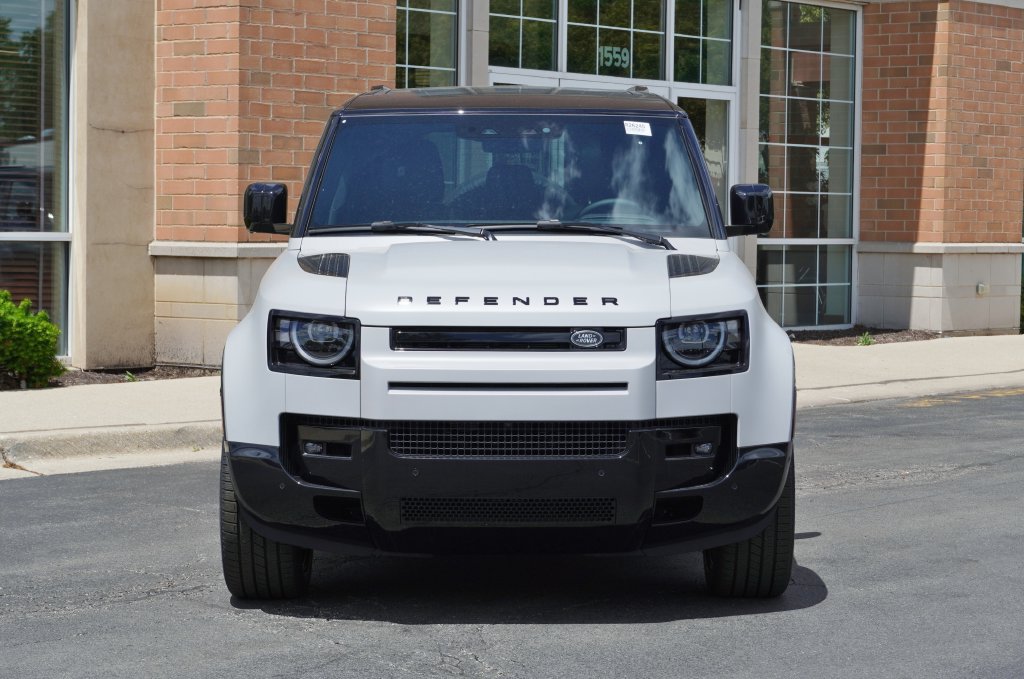 Used 2026 Land Rover Defender 110 X-Dynamic SE AWD/4WD image 4