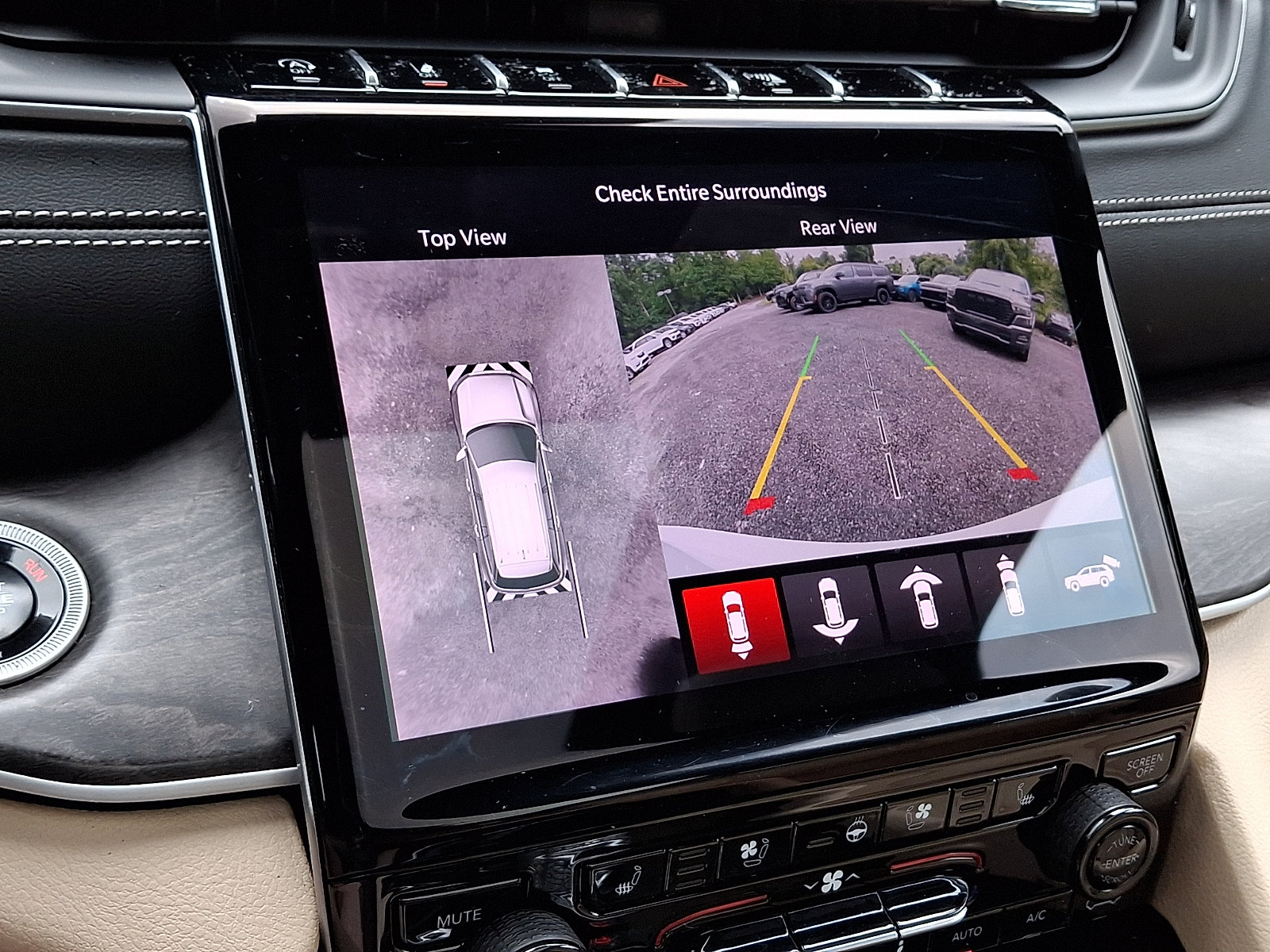 Used 2025 Jeep Grand Cherokee Limited w/ Luxury Tech Group II AWD/4WD image 19