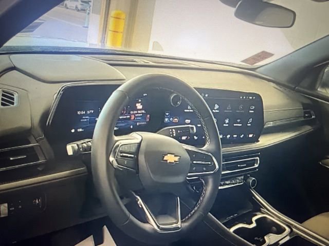 Used 2025 Chevrolet Traverse LT image 8