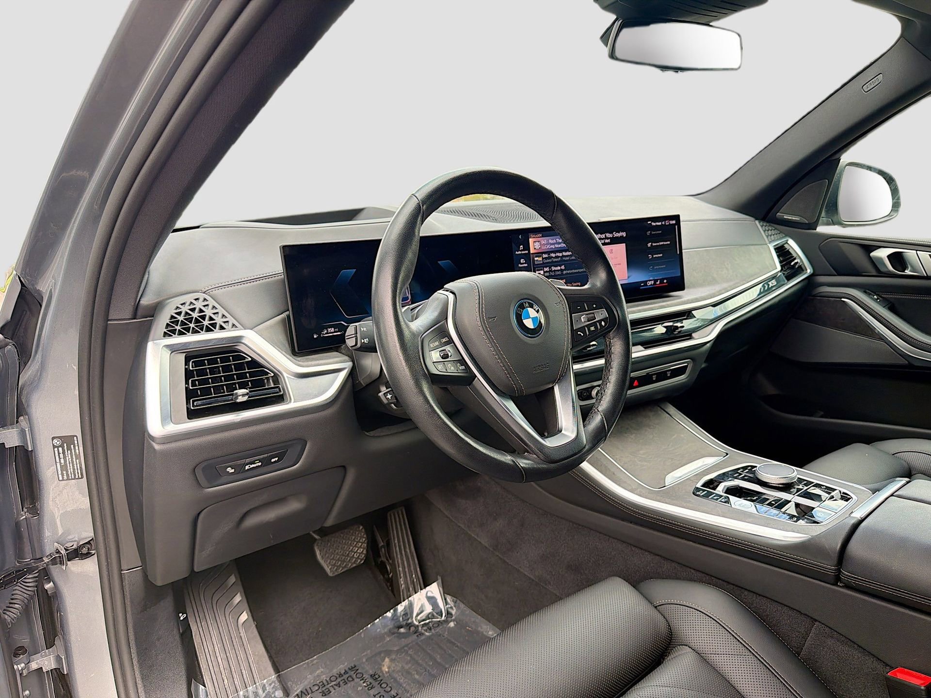 Certified 2025 BMW X5 xDrive50e image 26