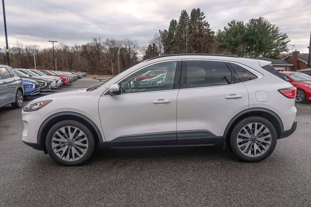 Used 2020 Ford Escape Titanium w/ Titanium Premium Package 2.0 image 3