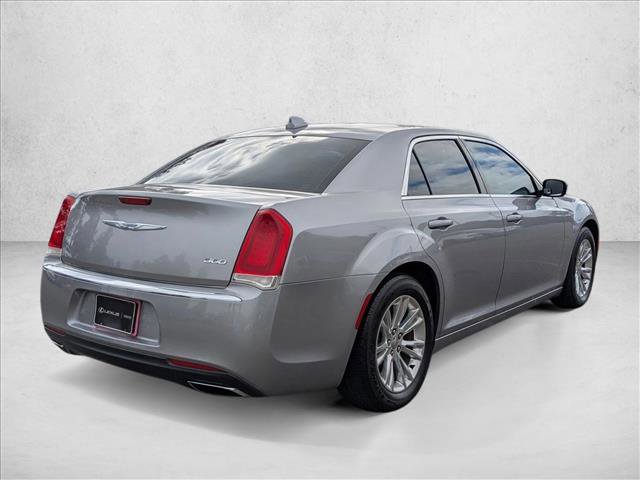 Used 2017 Chrysler 300 Limited image 5