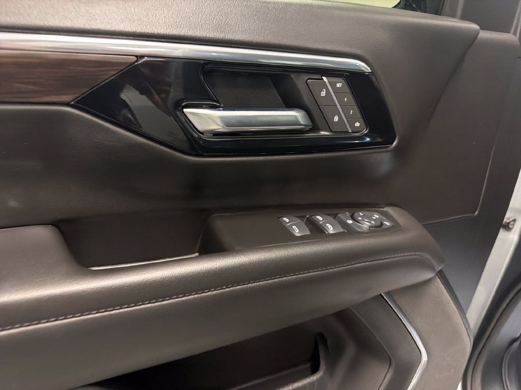 Used 2025 Chevrolet Tahoe LT RWD image 15