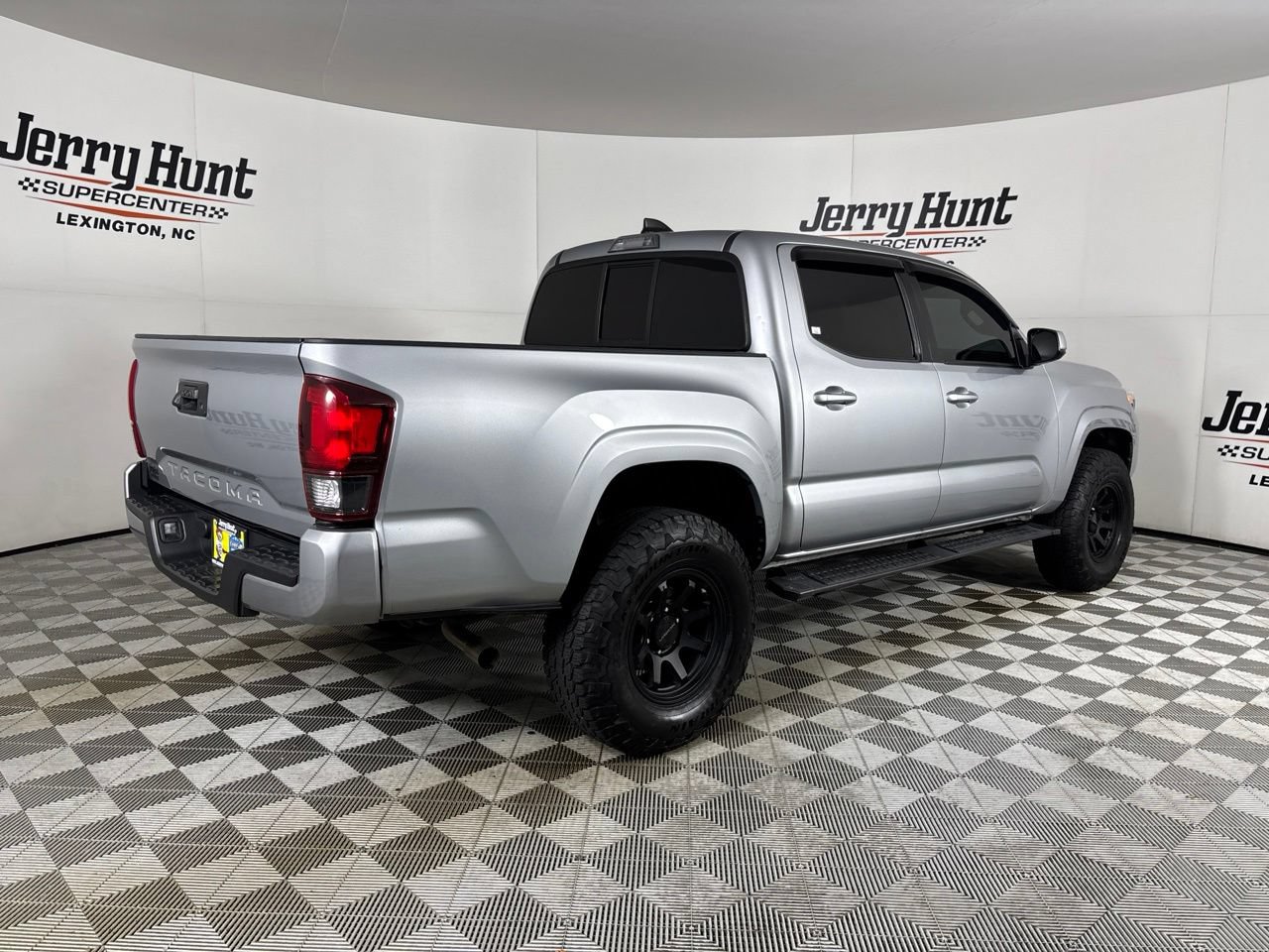 Used 2023 Toyota Tacoma SR w/ SR Convenience Package RWD image 4