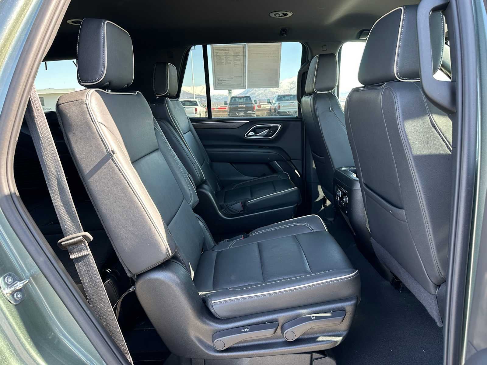 Used 2024 Chevrolet Tahoe Premier AWD/4WD image 12