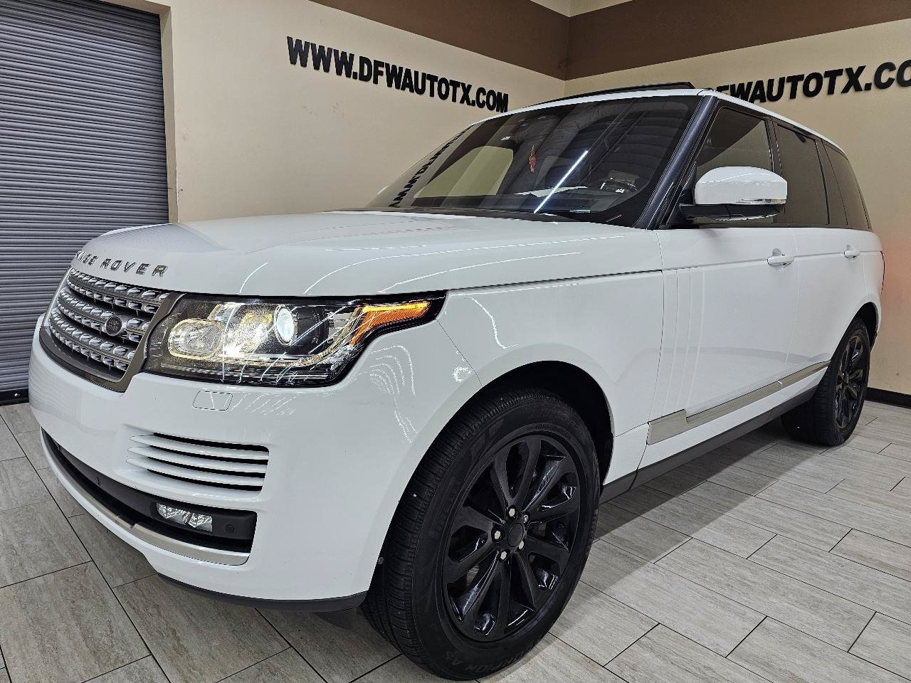 Used 2017 Land Rover Range Rover HSE AWD/4WD image 2