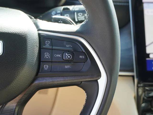 Certified 2023 Jeep Grand Cherokee Limited AWD/4WD image 27