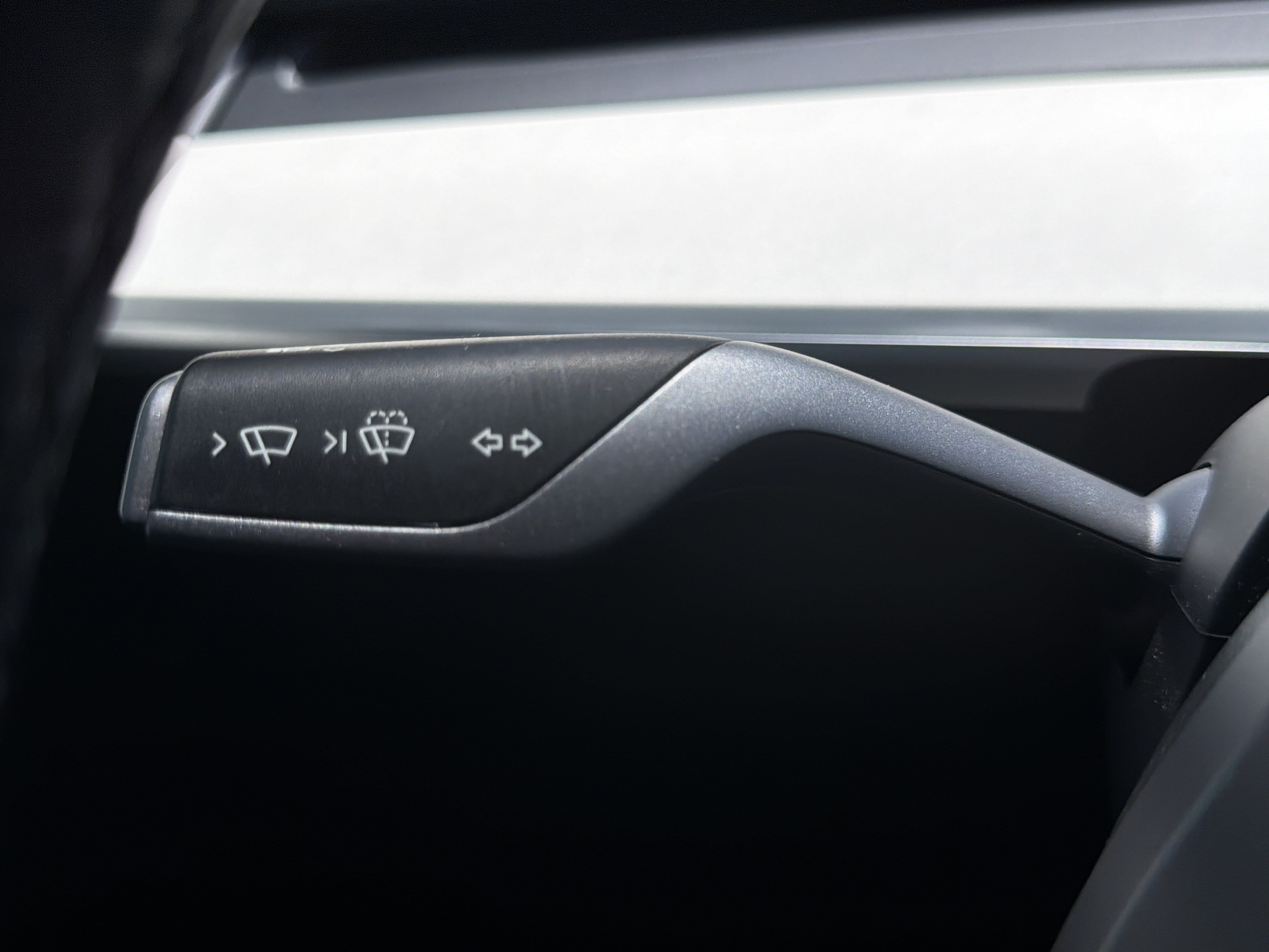 Used 2023 Tesla Model Y AWD image 26