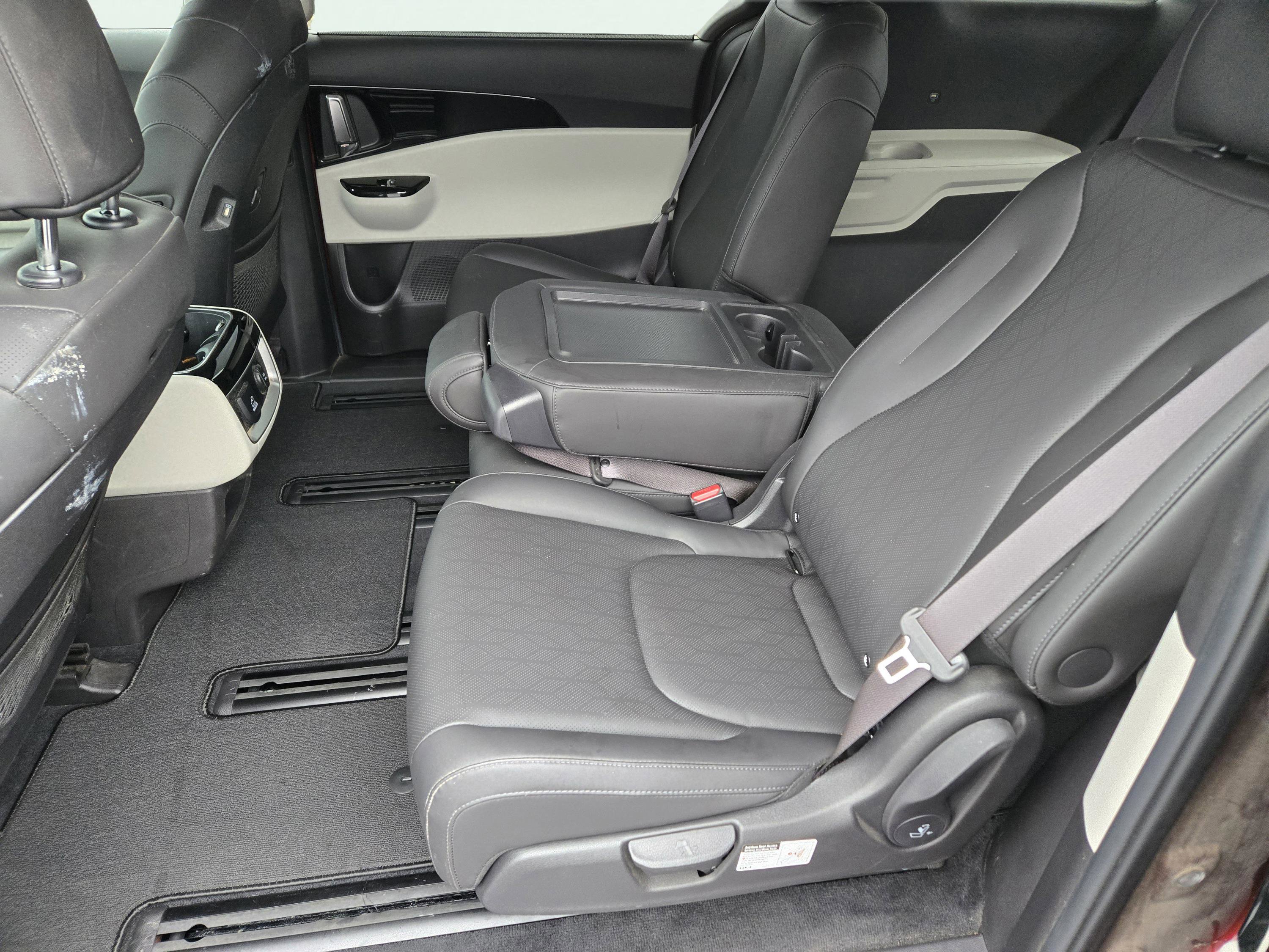 Used 2022 Kia Carnival SX image 17