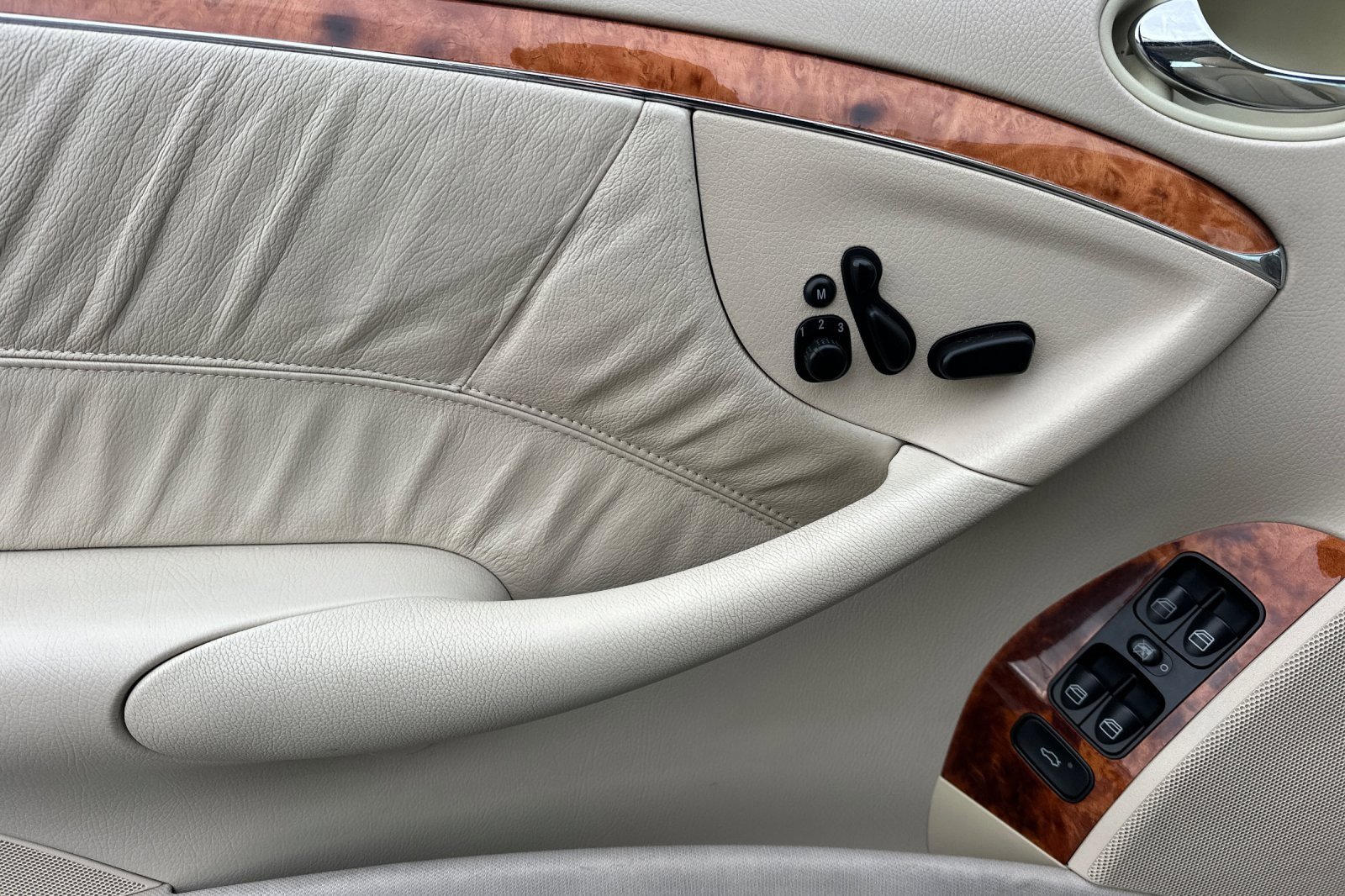 Used 2004 Mercedes-Benz CLK 320 Coupe image 10