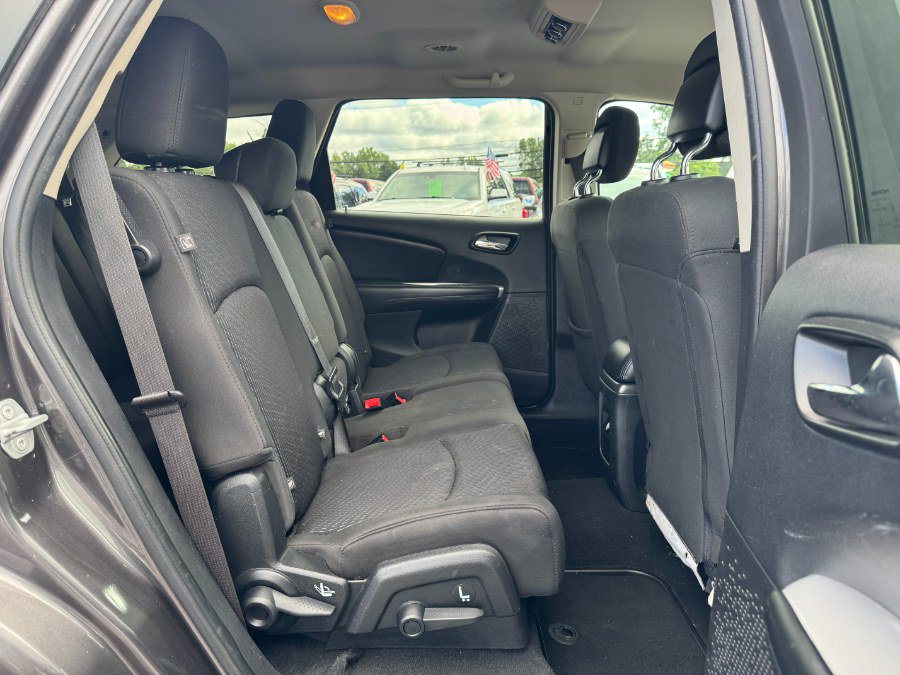 Used 2018 Dodge Journey SE w/ Popular Equipment Group FWD image 19