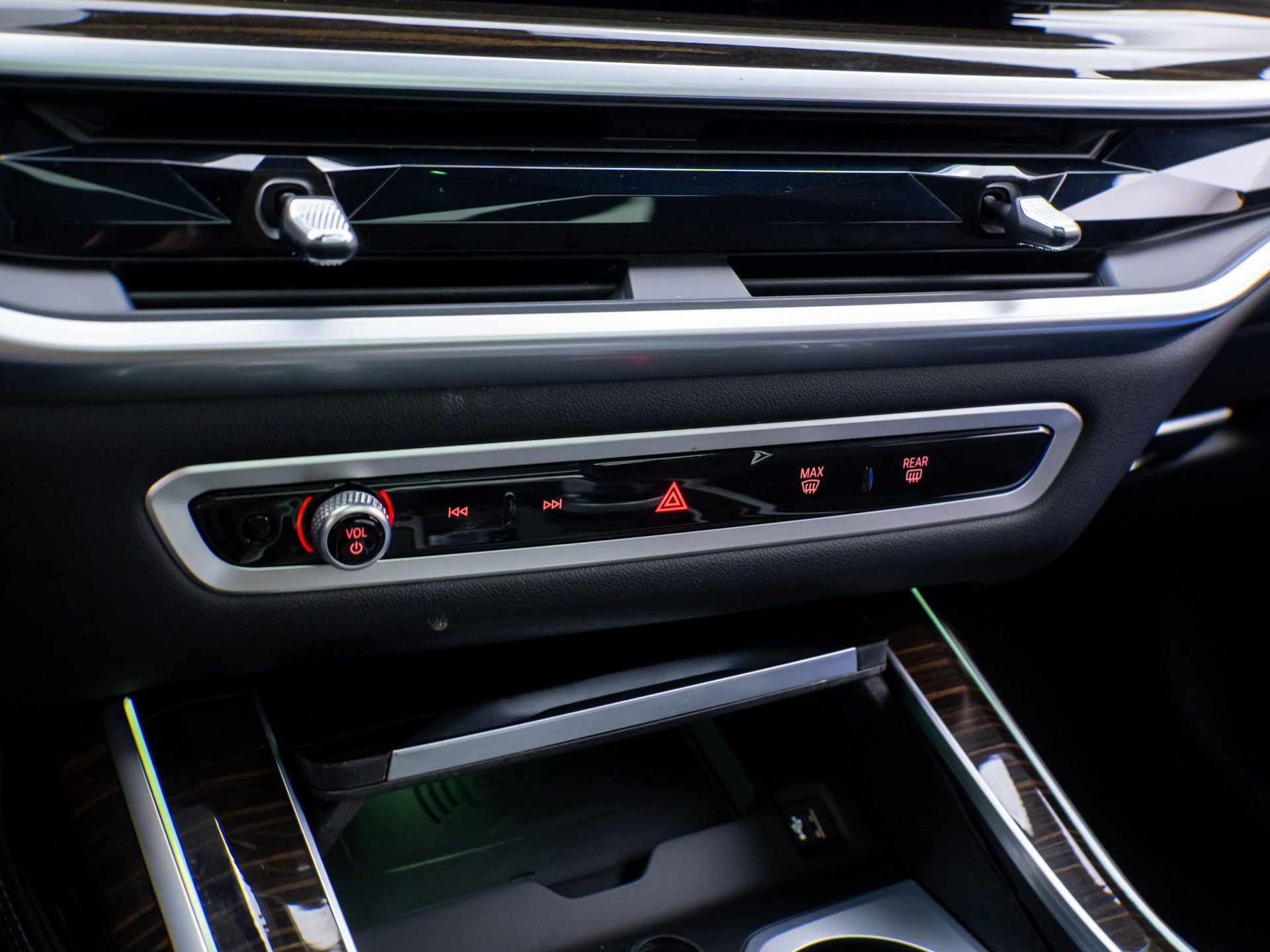 Used 2024 BMW X7 M60i w/ Executive Package image 28