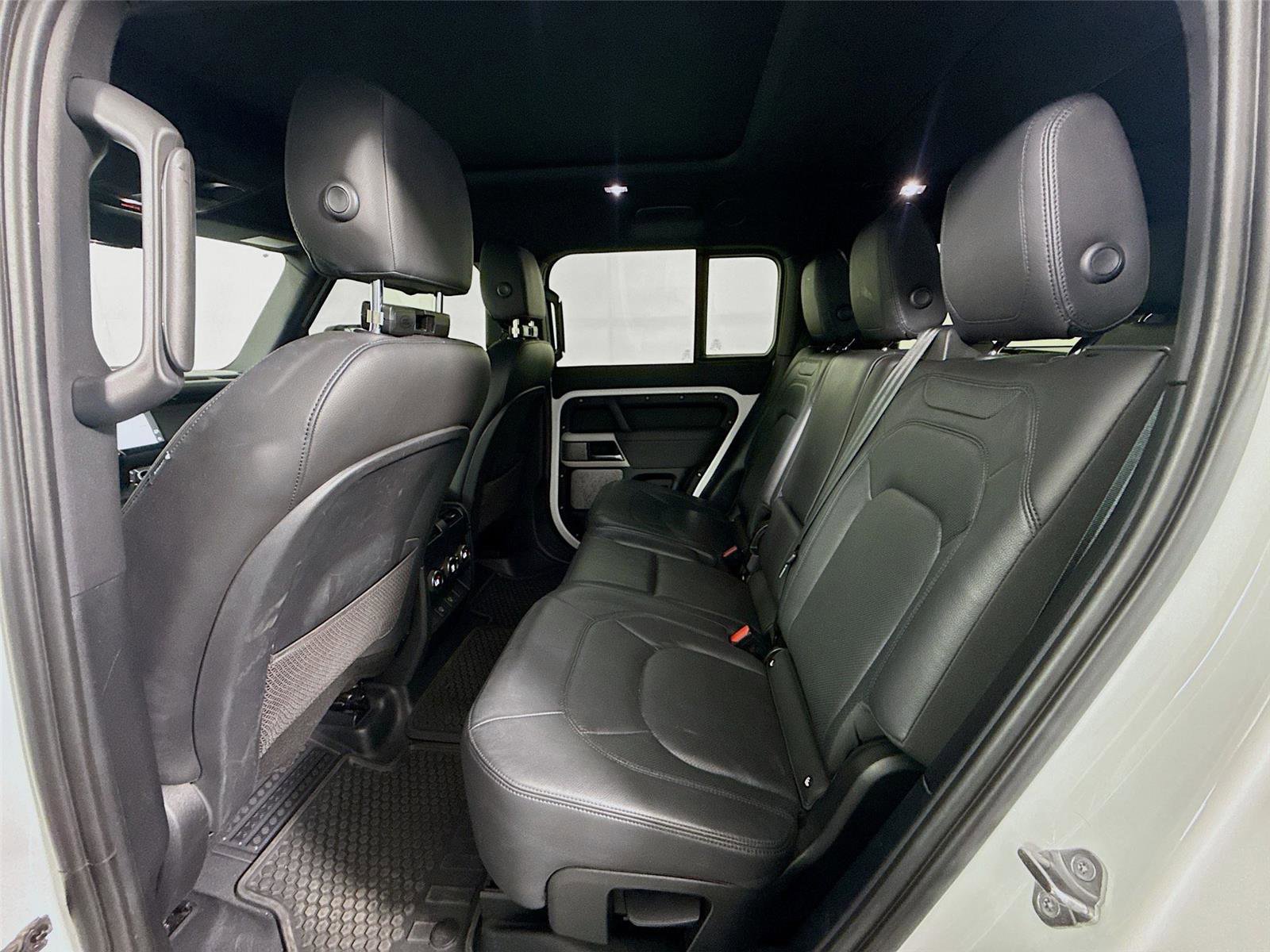 Used 2023 Land Rover Defender 130 S image 21