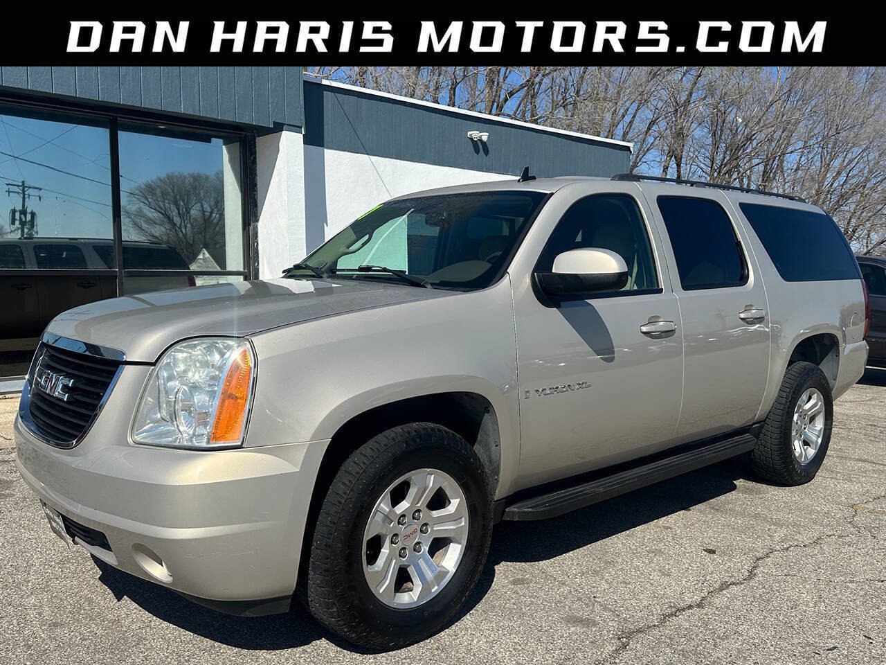 Used 2007 GMC Yukon XL SLE image 1