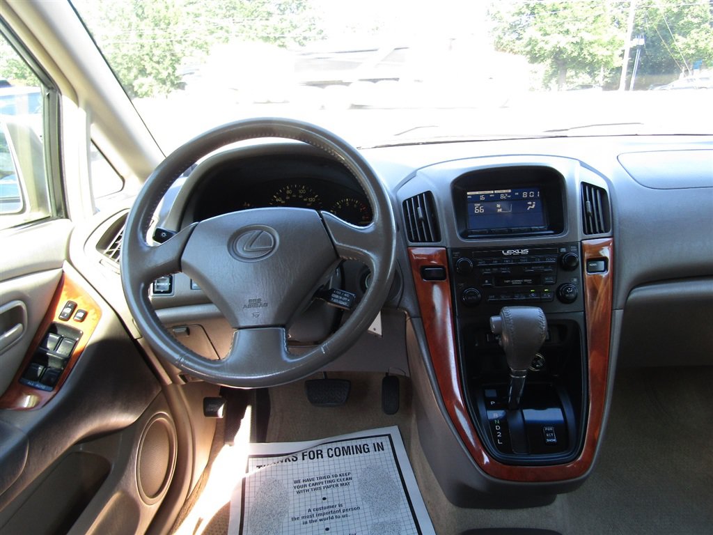 Used 2000 Lexus RX 300 4WD w/ Limited Pkg image 26