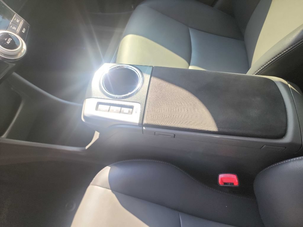 Used 2014 Toyota Prius V Five FWD image 24