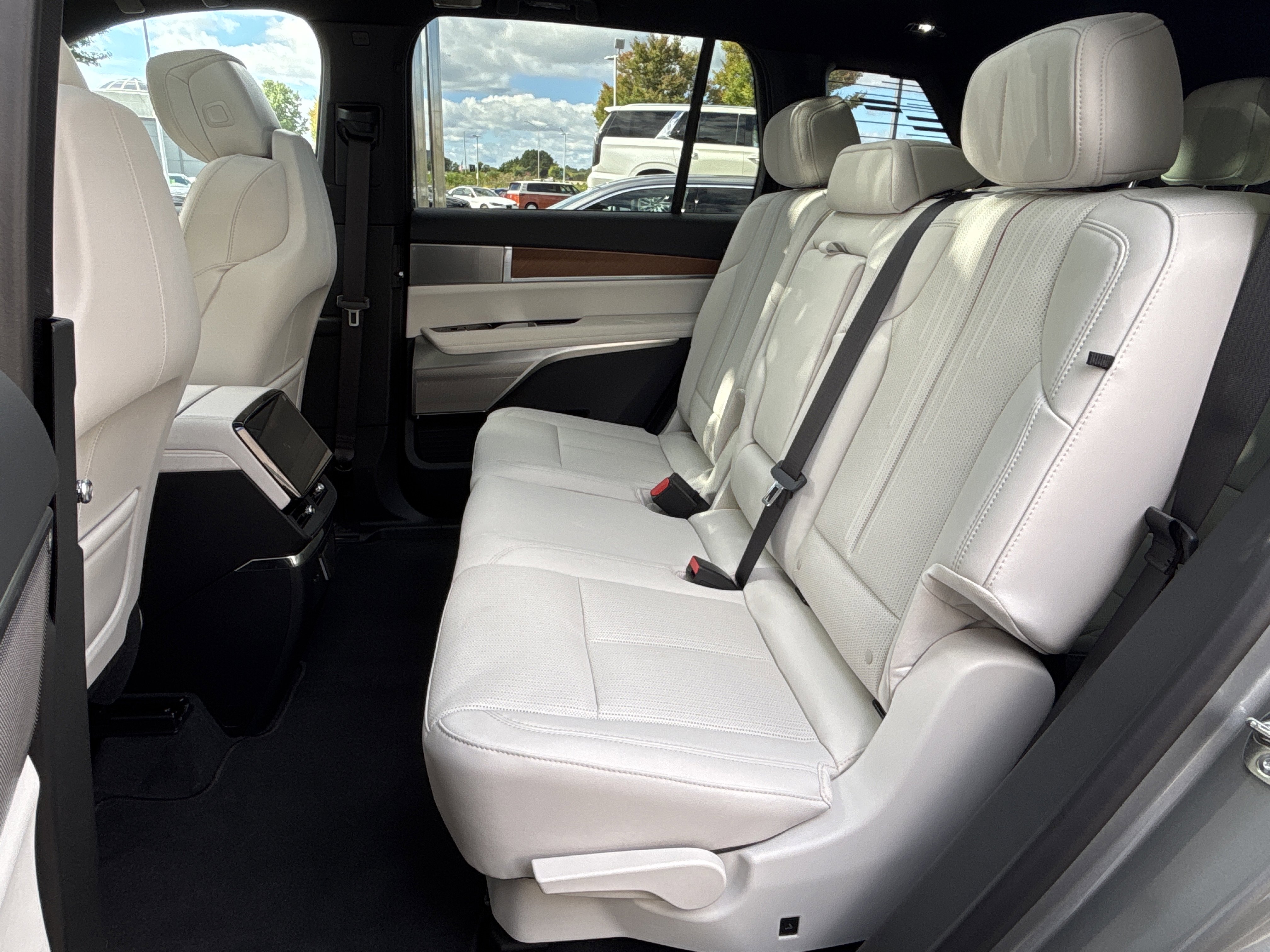 New 2026 Cadillac Vistiq Sport image 30