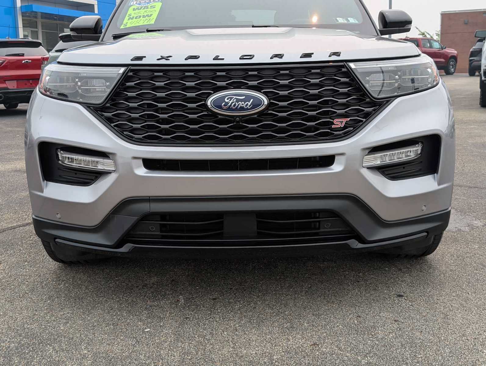 Used 2024 Ford Explorer ST w/ Equipment Group 401A AWD/4WD image 2