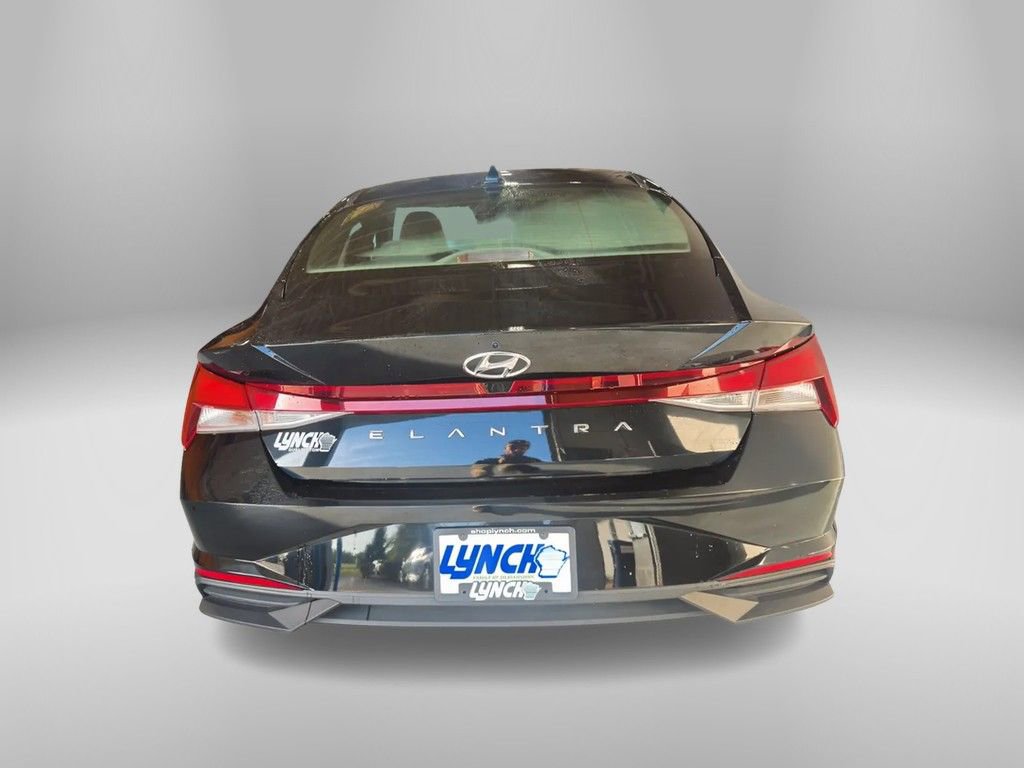 Used 2023 Hyundai Elantra SEL w/ Cargo Package image 4