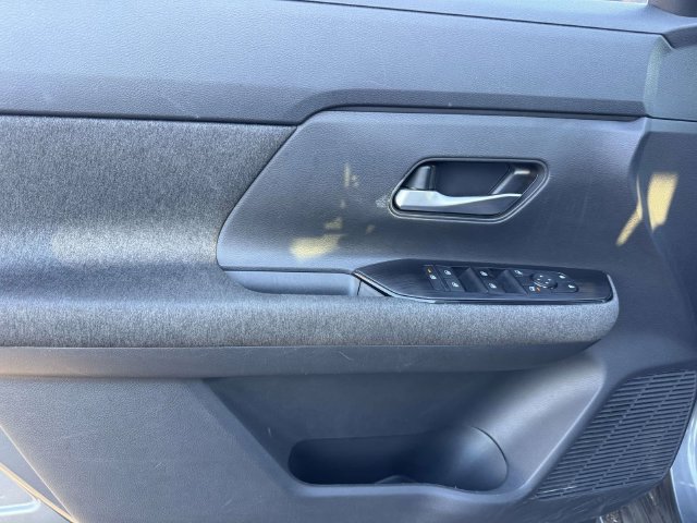 Used 2025 Nissan Kicks SV FWD image 21