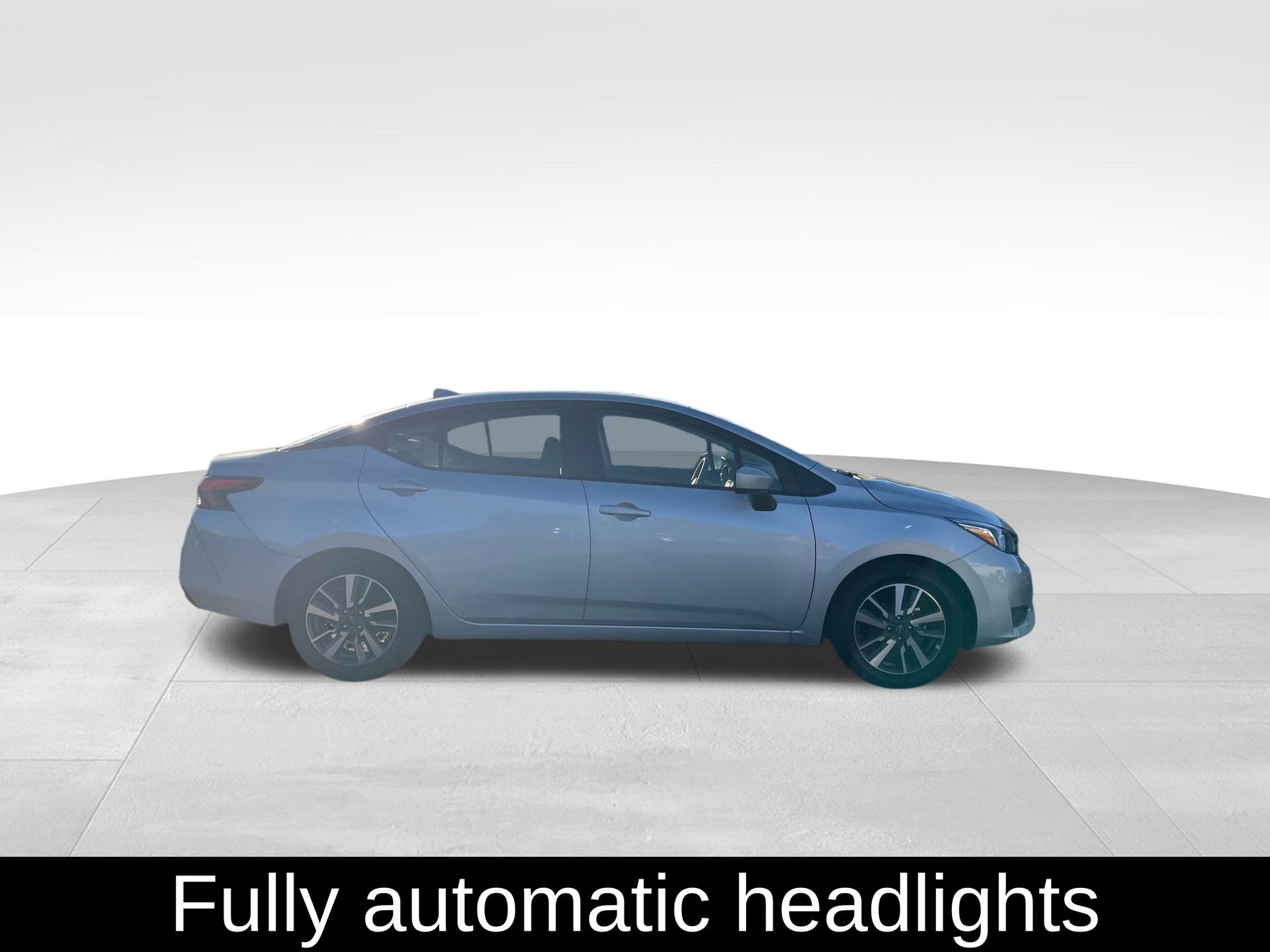 Used 2023 Nissan Versa SV image 4