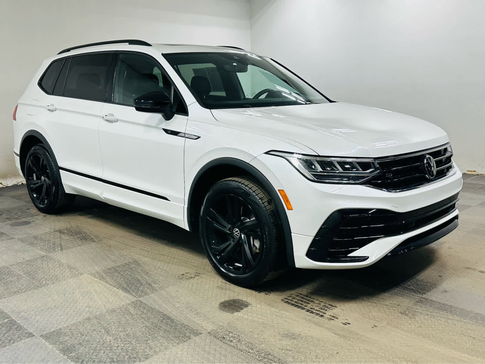 Certified 2024 Volkswagen Tiguan SE R-Line