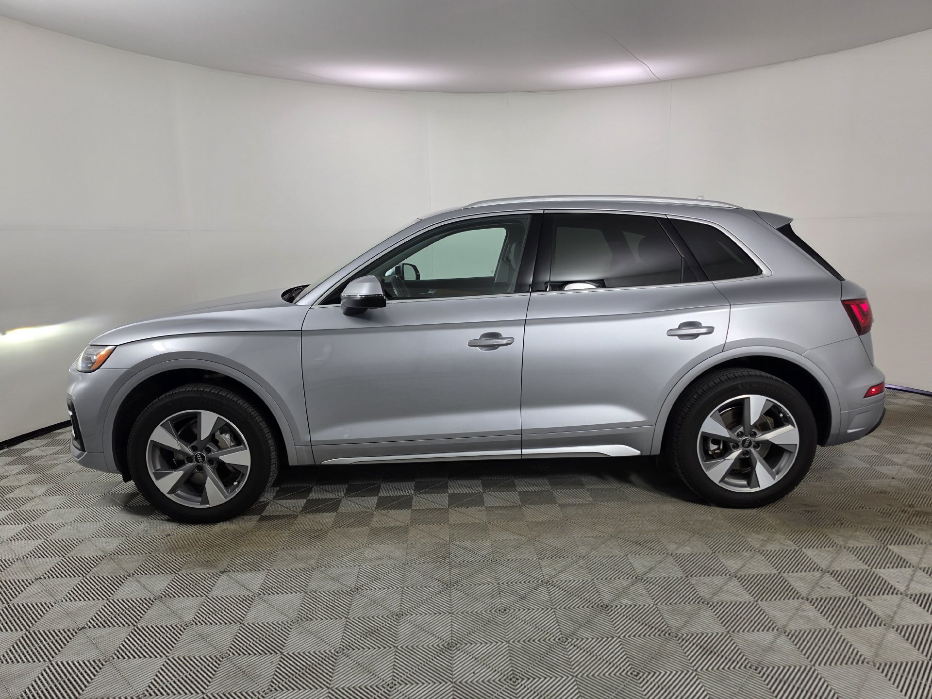 Certified 2023 Audi Q5 2.0T Premium w/ Convenience Package AWD/4WD image 41