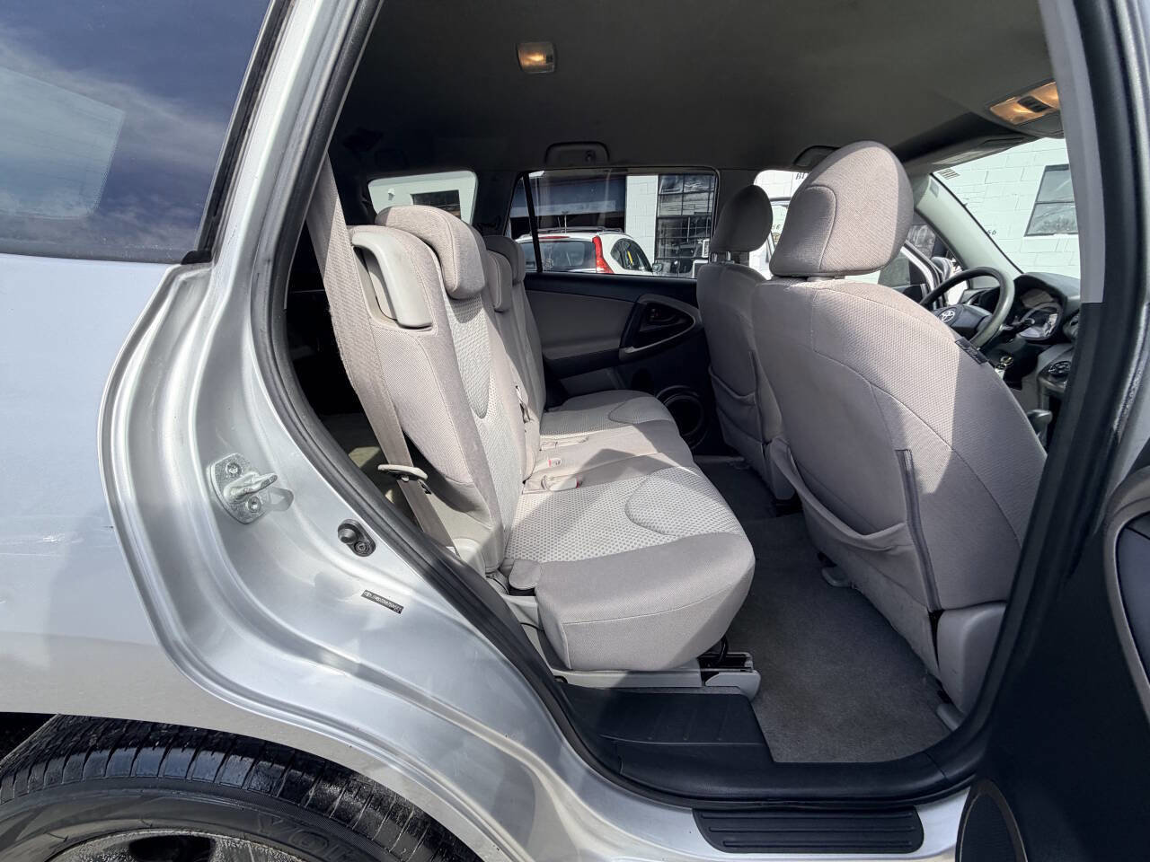 Used 2007 Toyota RAV4 Base 4dr SUV 4WD I4 image 45