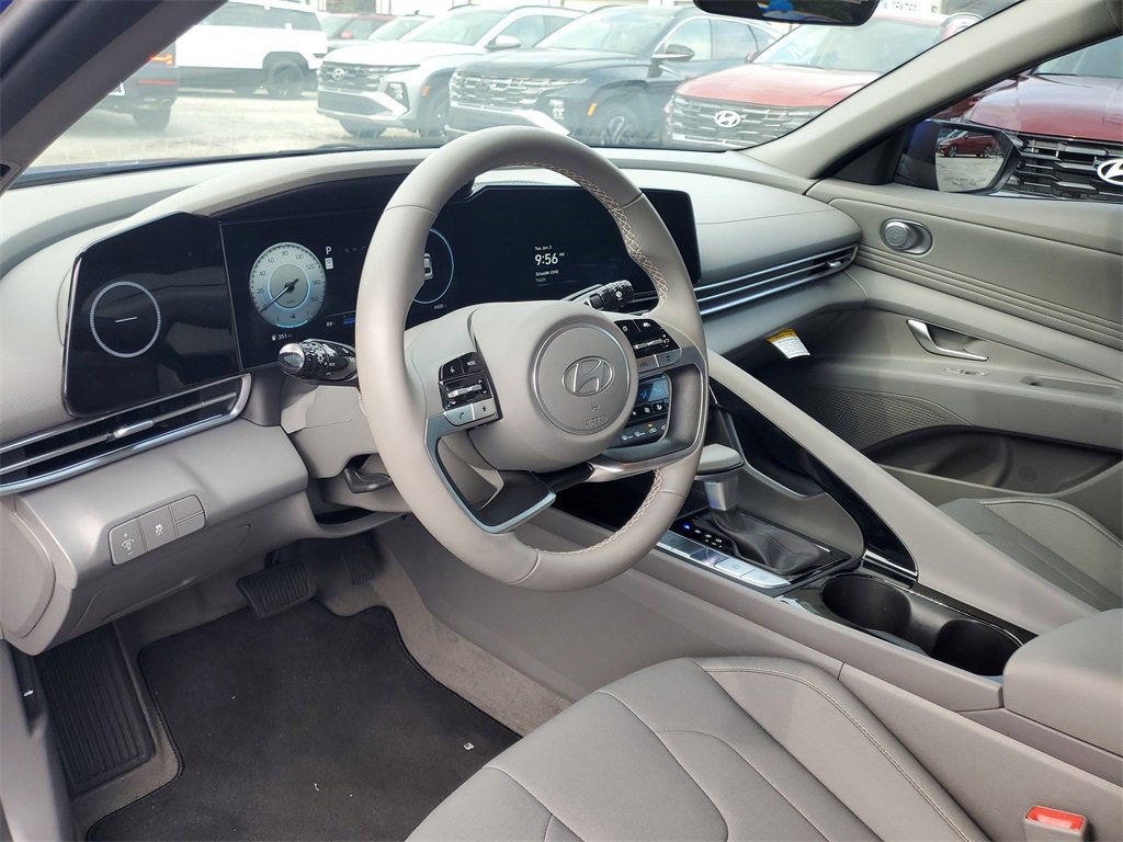 Used 2025 Hyundai Elantra SEL image 16