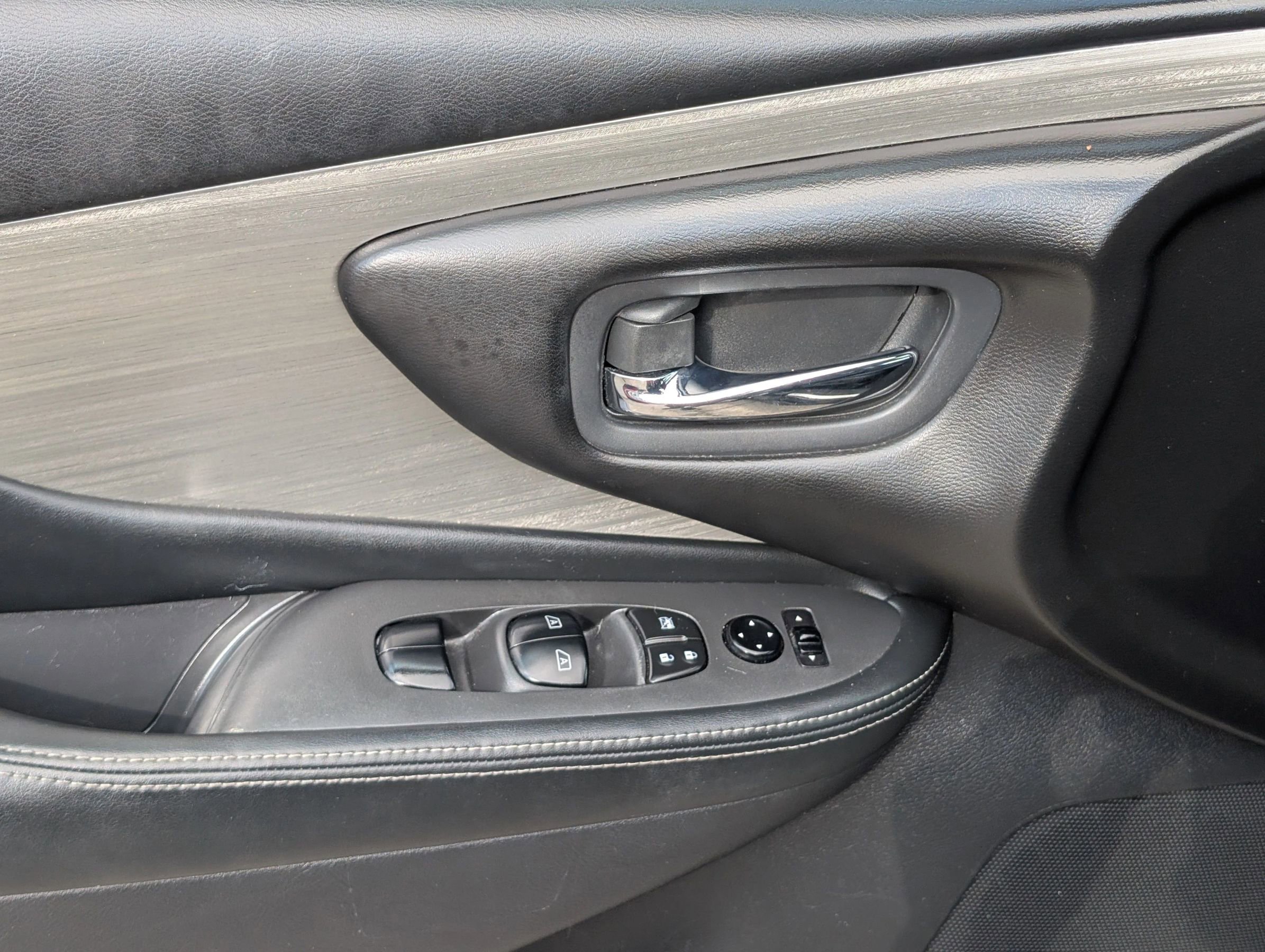 Used 2017 Nissan Murano SV FWD image 16